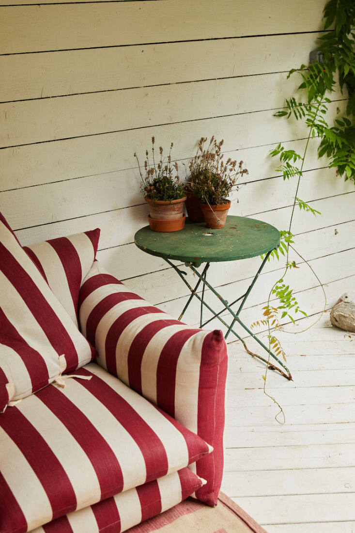 The Buchanan Studio Chair with Rose stripe, designed by the duo in \20\20.