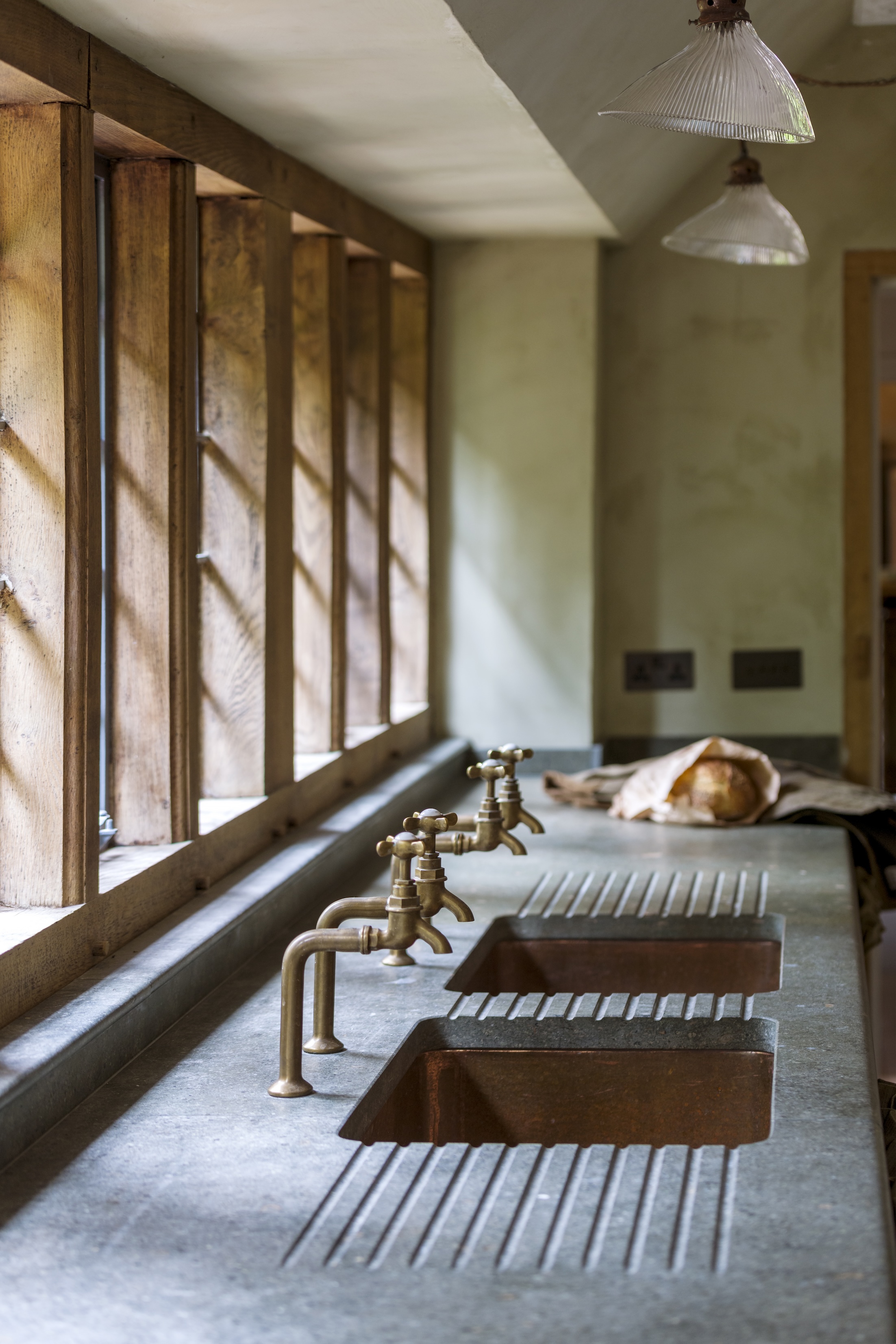 inglis hall kitchen in an elizabethan manor in east sussex. 4