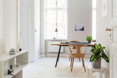 13 inspiring kitchens that pair white kitchen cabinets with black hardware  - COCO LAPINE DESIGNCOCO LAPINE DESIGN
