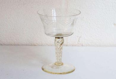 10 Easy Pieces: Champagne Flutes - Remodelista