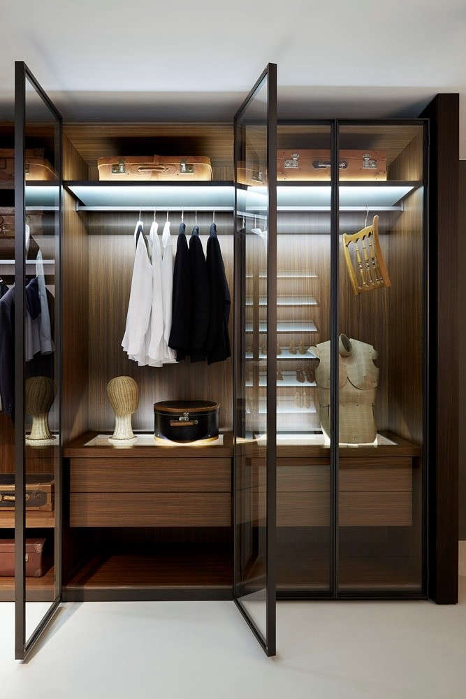 Free standing modular online closet systems