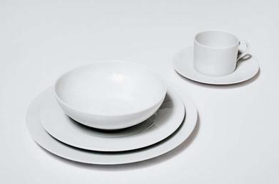 https://www.remodelista.com/ezoimgfmt/media.remodelista.com/wp-content/uploads/2015/03/fields/snowe-home-5-piece-table-setting-remodelista.jpg?ezimgfmt=rs:392x259/rscb4