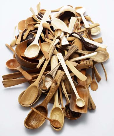 https://www.remodelista.com/ezoimgfmt/media.remodelista.com/wp-content/uploads/2015/03/img/sub/uimg/11-2012/nic-webb-wooden-spoon-pile.jpg?ezimgfmt=rs:392x470/rscb4