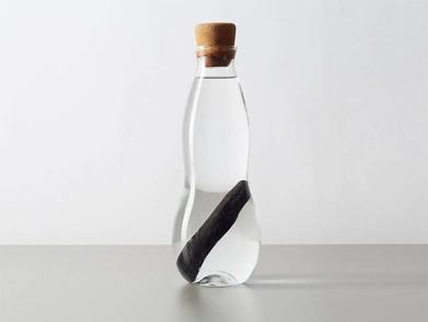 https://www.remodelista.com/ezoimgfmt/media.remodelista.com/wp-content/uploads/2016/04/black-blum-eau-carafe-remodelista.jpg?ezimgfmt=rs:392x294/rscb4