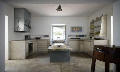 https://www.remodelista.com/ezoimgfmt/media.remodelista.com/wp-content/uploads/2016/04/villa-piera-kitchen-hydra-remodelista-1-733x440.jpg?ezimgfmt=rs:392x235/rscb4