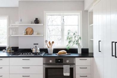 https://www.remodelista.com/ezoimgfmt/media.remodelista.com/wp-content/uploads/2017/05/bosch-home-appliances-boston-white-kitchen-b-733x489.jpg?ezimgfmt=rs:392x262/rscb4