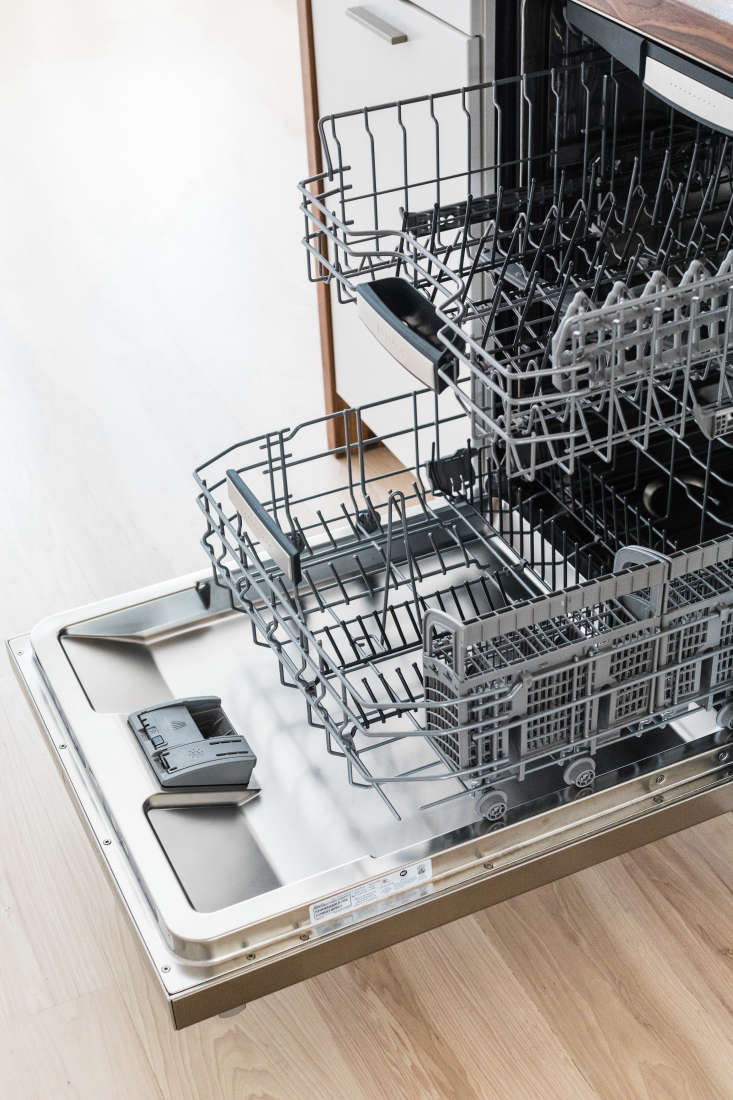 Glasses on bottom hot sale rack of dishwasher