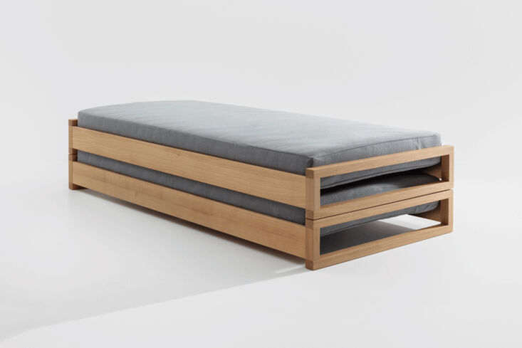 Stackable twin outlet beds