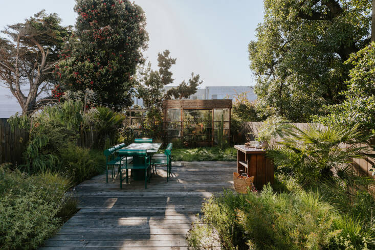 a redwood deck for a san francisco client. the greenhouse is by bay area woodwo 32