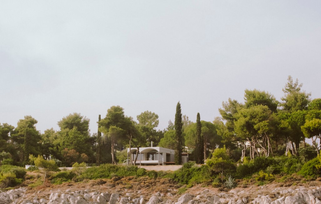 “Forest, Grove, Meadow, and Sea”: Elaborating on a 1970s House in Greece