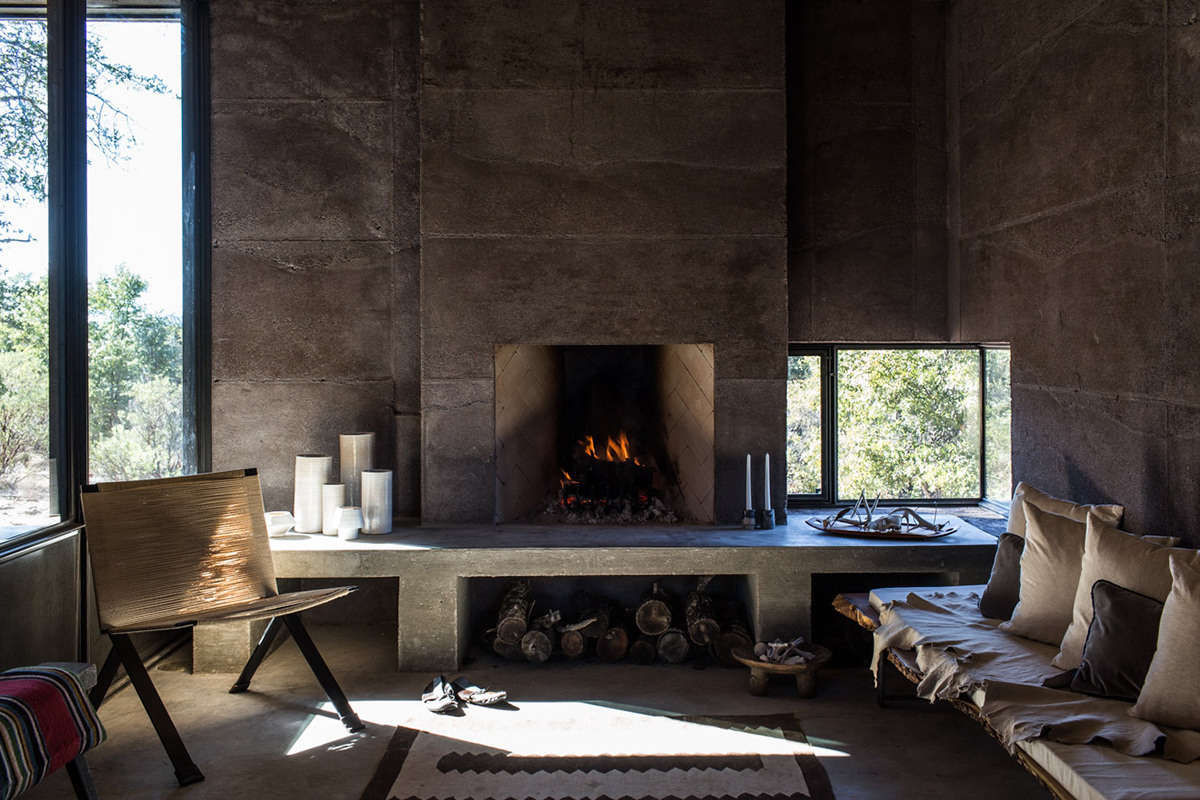 Off the Grid Luxury: A Spare Weekend Home in the Arizona High Desert - Remodelista