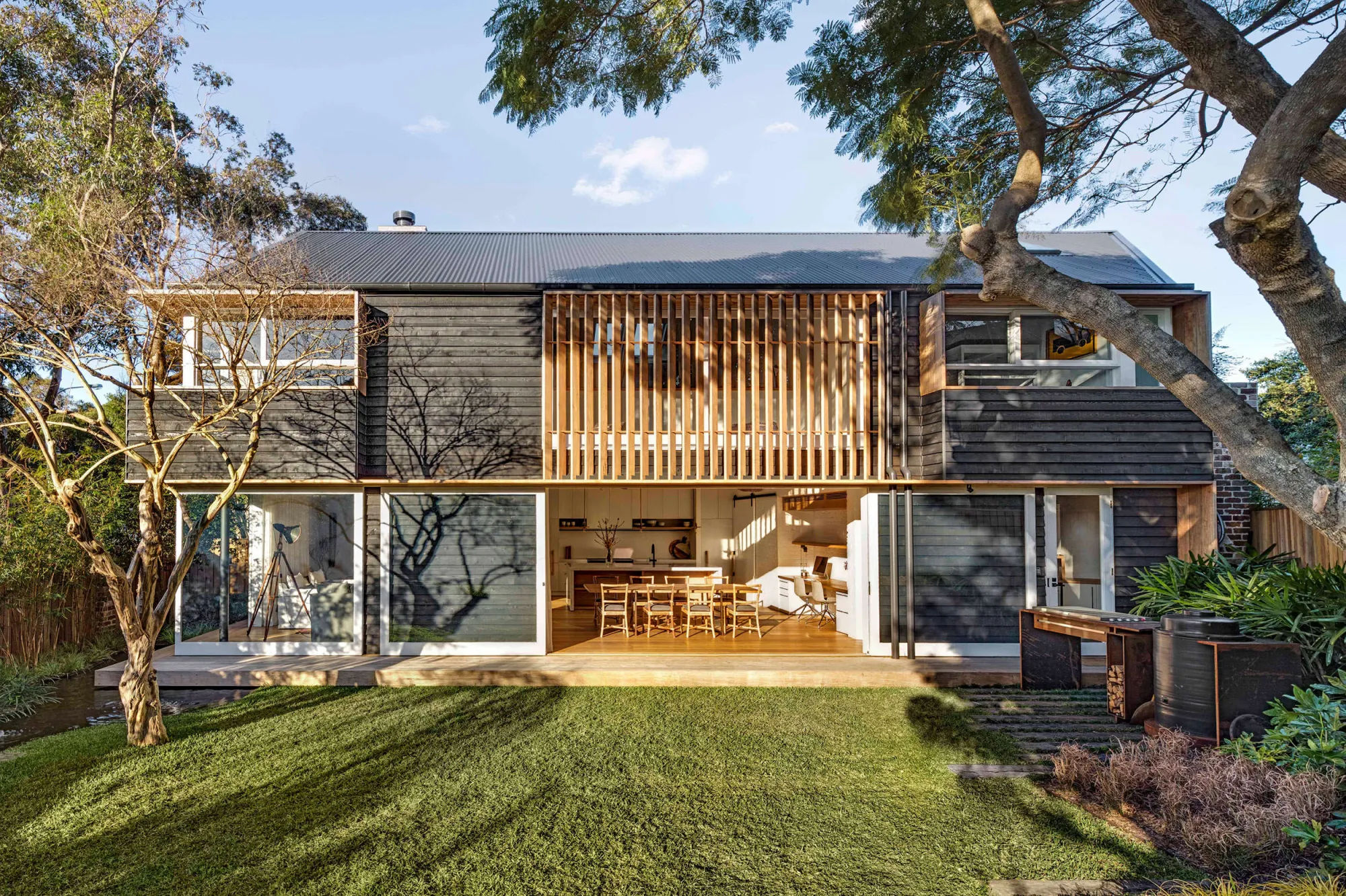 In Sydney, a Modern Indoor/Outdoor Barn for a Landscape Architect and Family - Remodelista