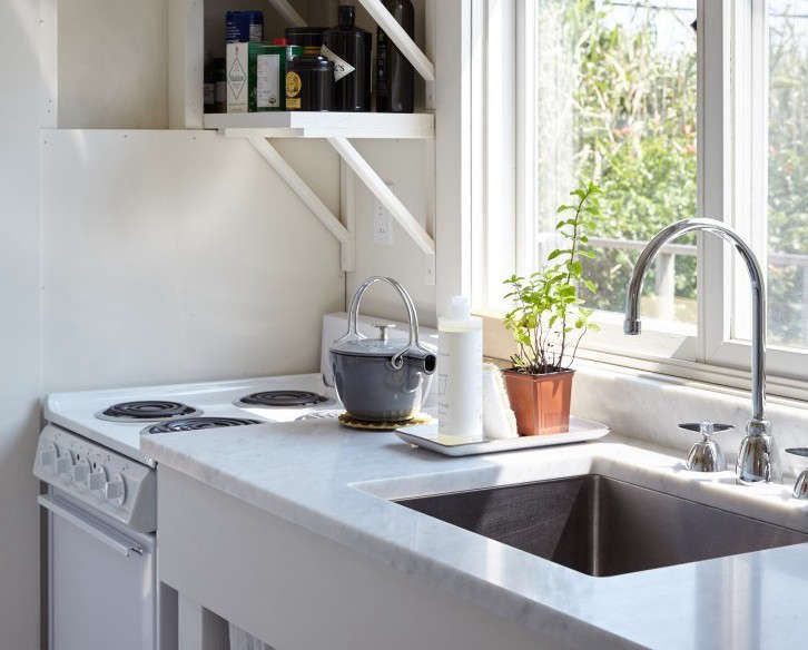 Steal This Look: A Cheap and Cheerful Fire Island Kitchen, Summerhouse Edition - Remodelista