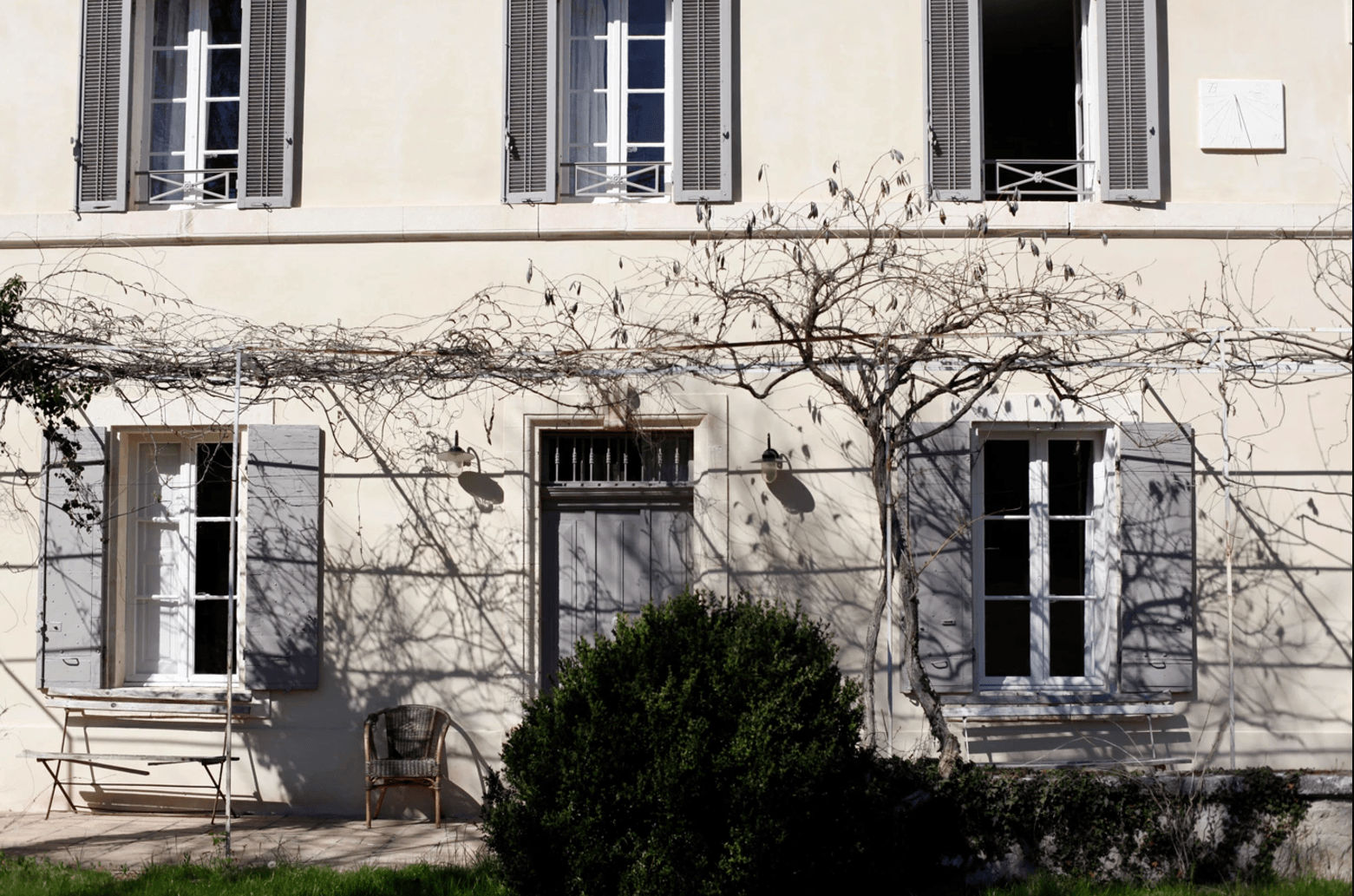 Maison Collongue: Midcentury Meets Modern Art at a Farmhouse in Provence - Remodelista