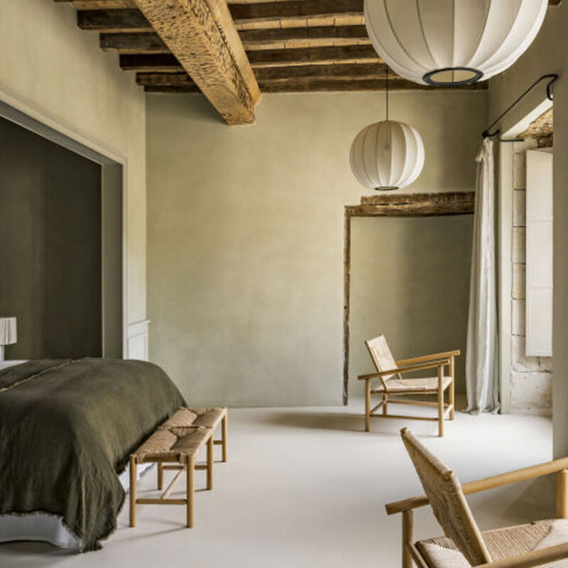 https://www.remodelista.com/wp-content/uploads/2023/10/jardinsuite-naturalpalette-bedroom-manufactureroyale-photojgalland-1-800x800.jpg?ezimgfmt=rs:392x417/rscb4