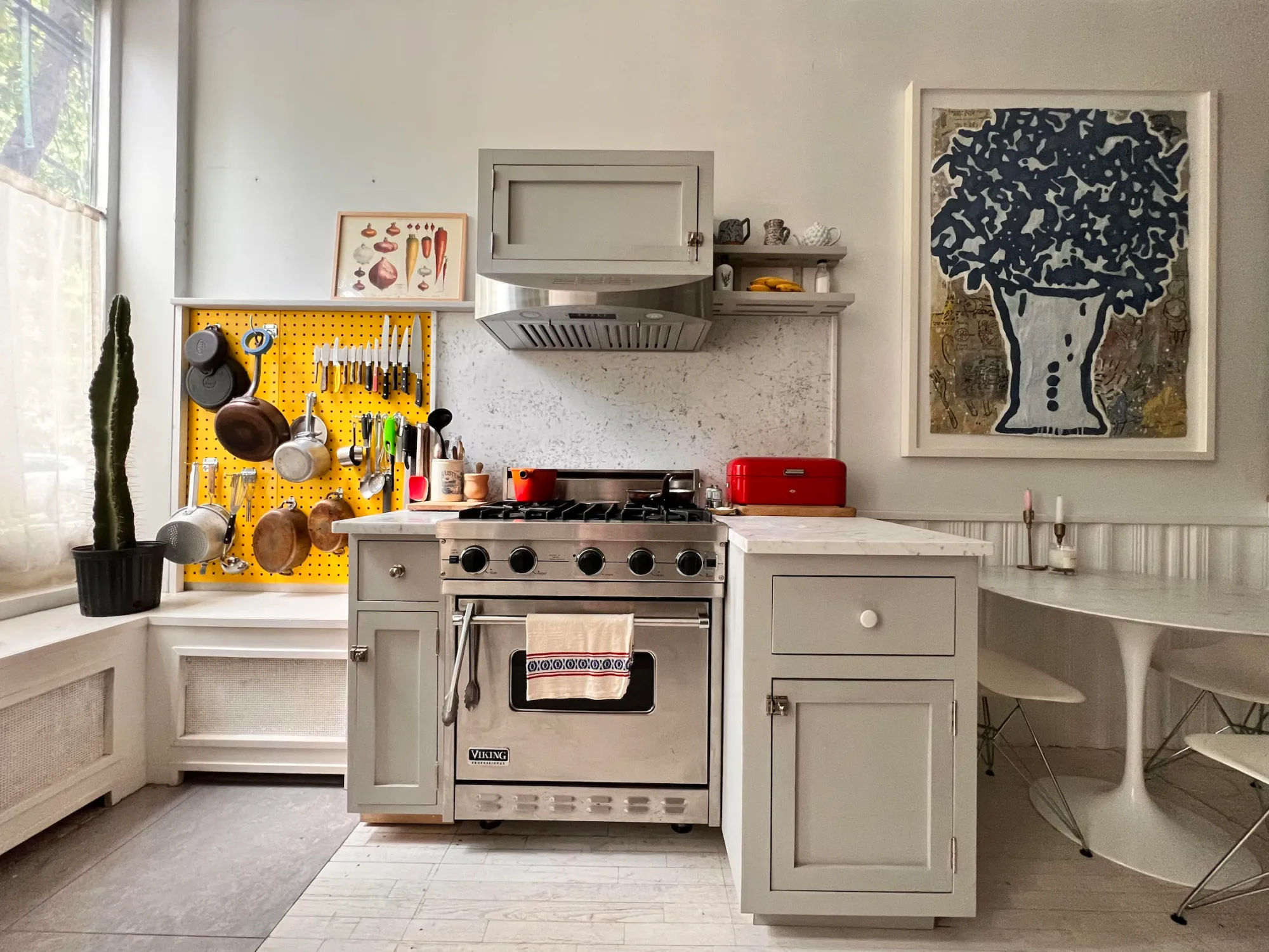 StealThisLook:ACompactYetOrganizedKitchenintheEastVillage-Remodelista