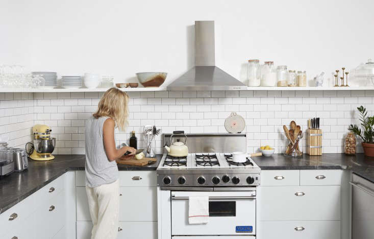 PhiladelphiaStory:TwoCreativesTackleTheirOwnKitchen-Remodelista