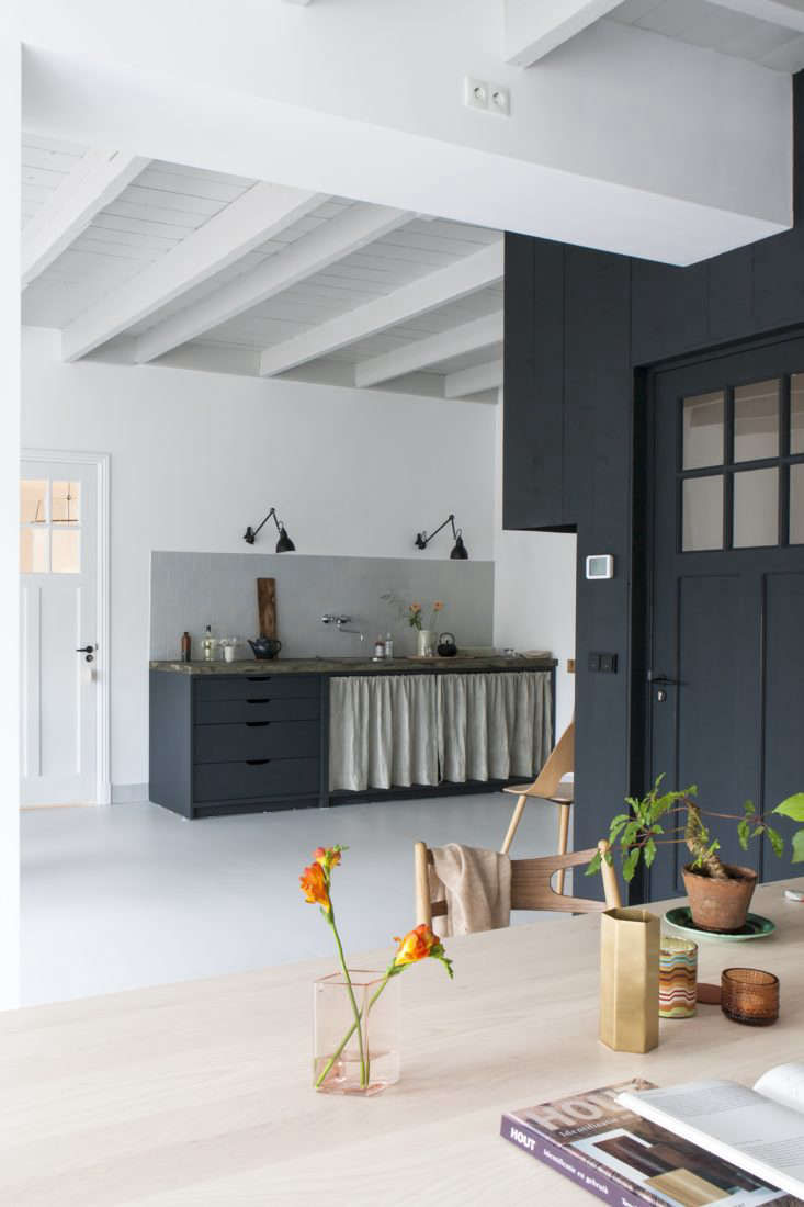 TheUnfittedKitchen:14DeconstructedSpaces-Remodelista