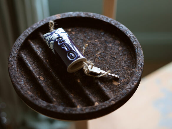 https://www.remodelista.com/wp-content/uploads/2023/11/emma-louise-payne-birch-keyring-584x438.jpg?ezimgfmt=rs%3Adevice%2Frscb4-2