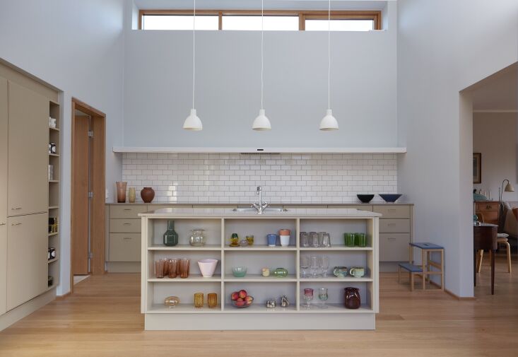 https://www.remodelista.com/wp-content/uploads/2023/11/villa-frida-kitchen-by-stillark-copenhagen-1-733x505.jpg?ezimgfmt=rs:392x270/rscb4