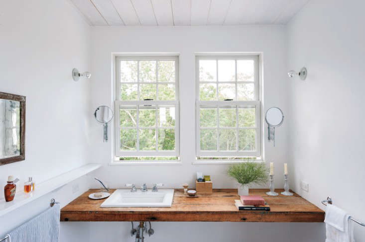 WheretoLocateElectricalOutlets,BathEdition:Remodeling101-Remodelista