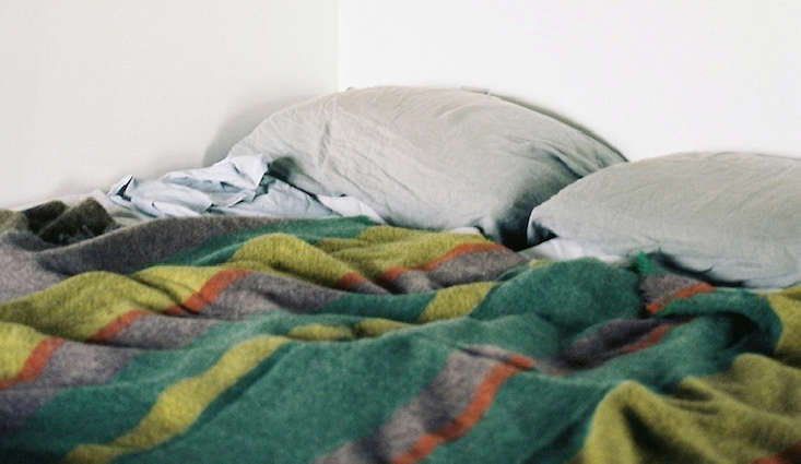 LightweightWool:GodmotherStansboroughGrayscaleBlanketsfromNewZealand-Remodelista