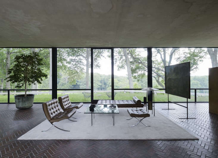 14LessonsinMinimalismfromtheGlassHouse-Remodelista