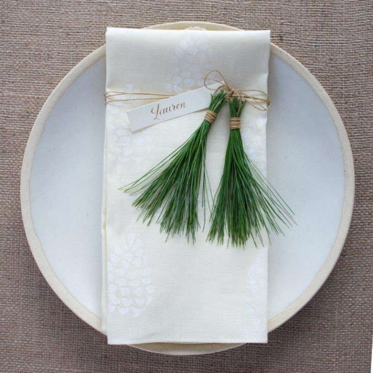 DIY:ADavidStark–DesignedHolidayTableSetting-Remodelista