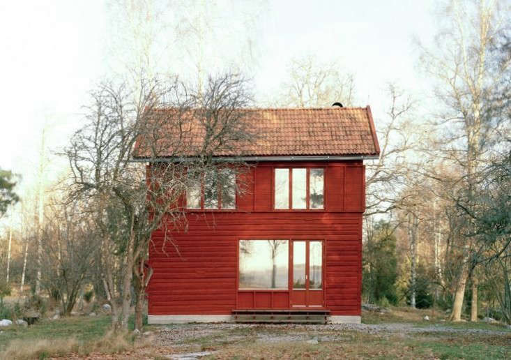 ScandinavianSimplicity:AReimaginedSwedishSummerhouse-Remodelista