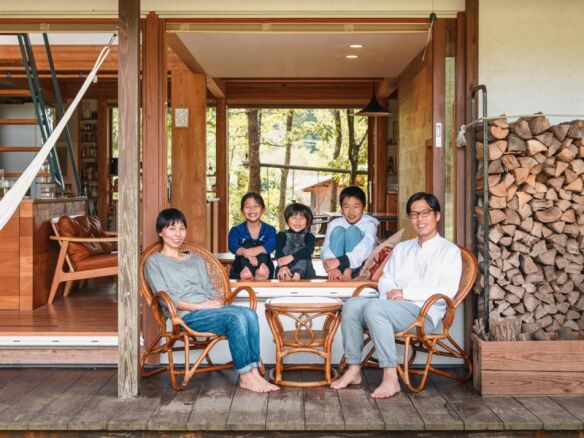 https://www.remodelista.com/wp-content/uploads/2023/12/hironobu-kagae-and-family-sinken-community-manager-584x438.jpg?ezimgfmt=rs%3Adevice%2Frscb4-2