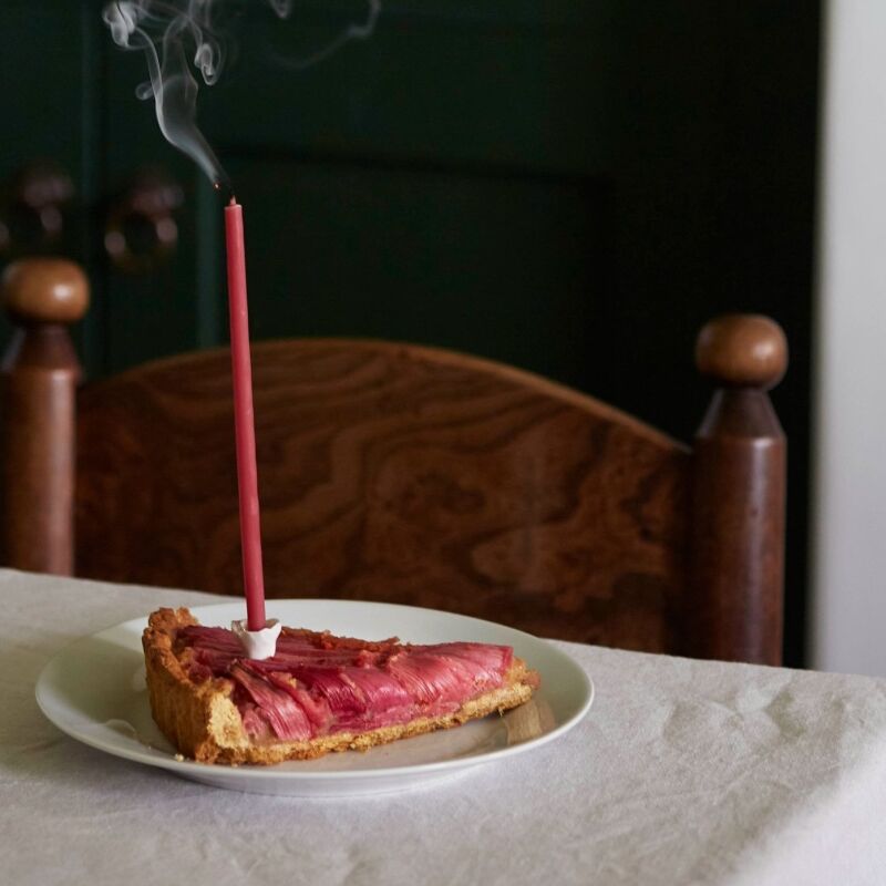 https://www.remodelista.com/wp-content/uploads/2023/12/porcelain-candle-stem-wax-atelier-hero-800x800.jpg?ezimgfmt=rs:392x417/rscb4