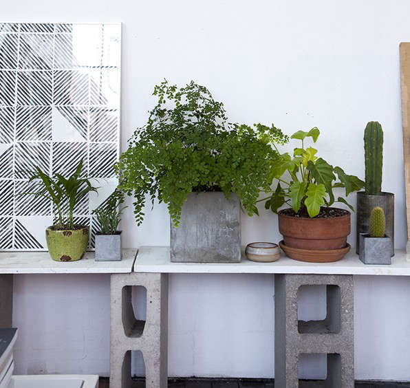 12TablesMadewithCinderBlocks,EconomyEdition-Remodelista