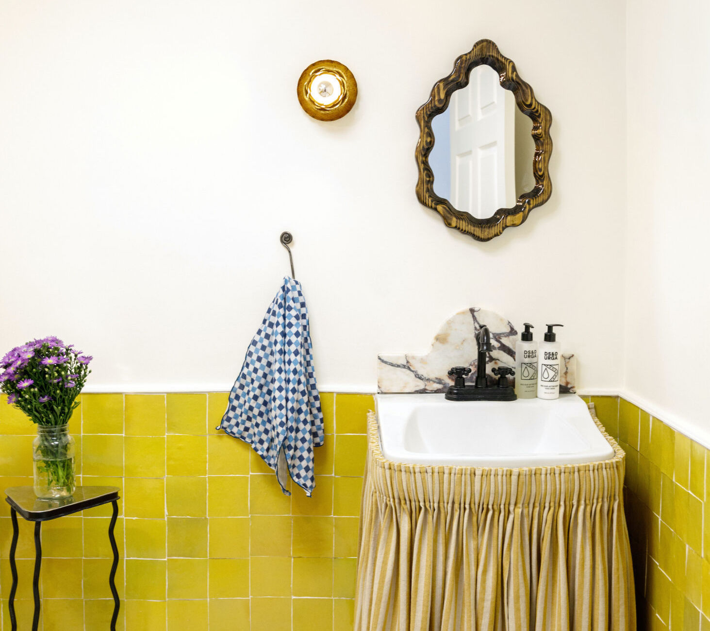 ArchiveDive:6Wrap-AroundSinkSkirtsintheBath-Remodelista