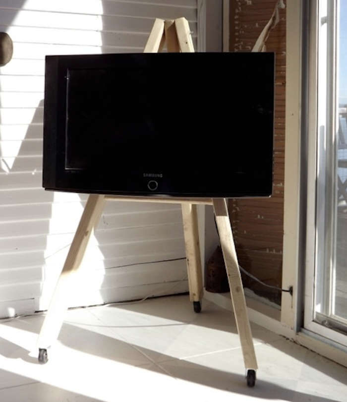 DIY:TVDisplayEaselonWheels-Remodelista