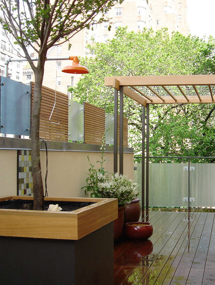 TheLandscapeDesignerIsIn:BuildingaPrivateOutdoorShowerinPublicity-LovingNewYork-Gardenista