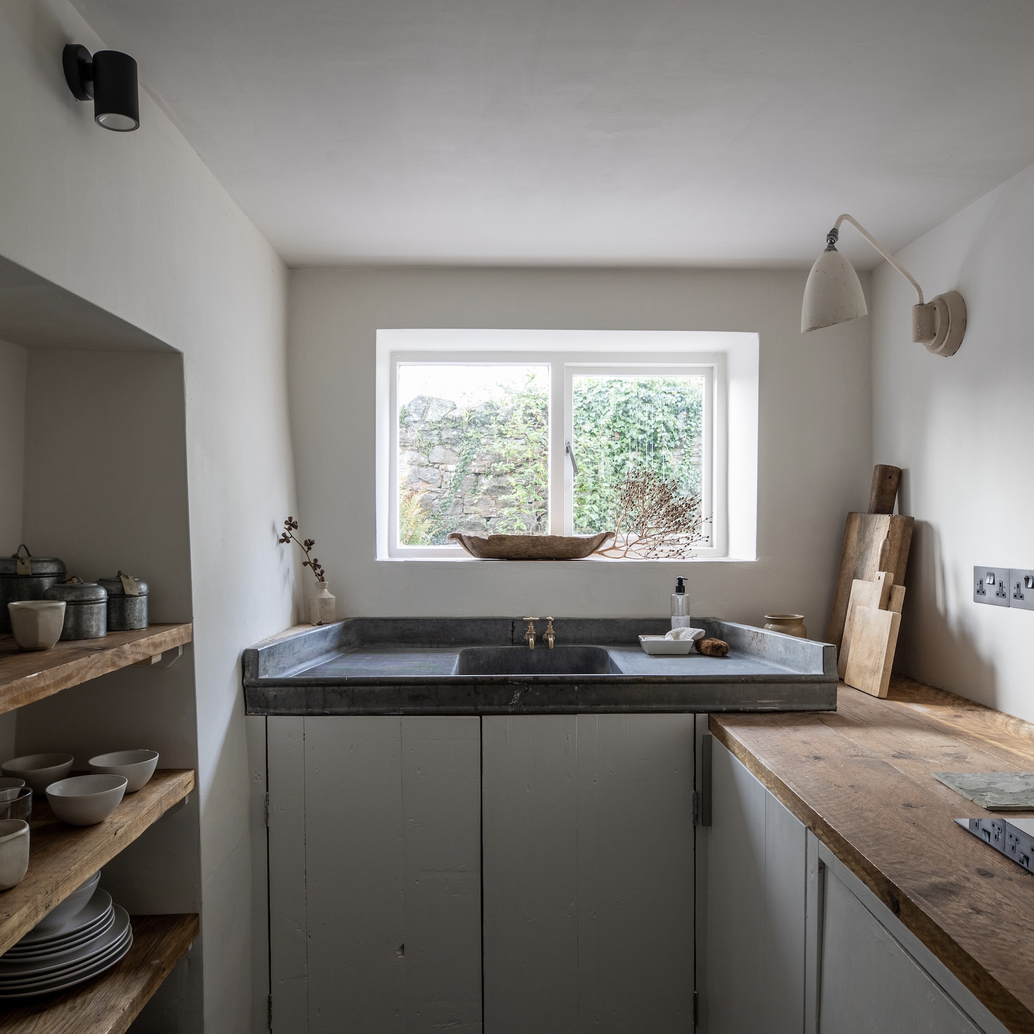 Kitchen of the Week: A Tiny Reclaimed Kitchen, Designed in a Wink
