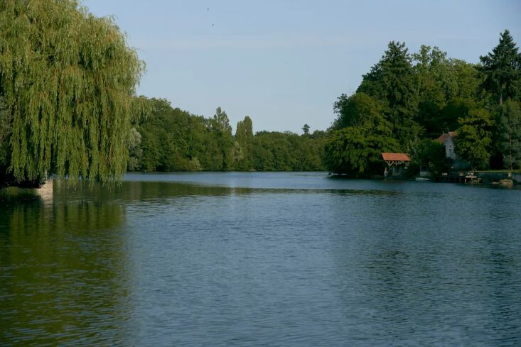 the garden&#8\2\17;s view of the loiret river. 31