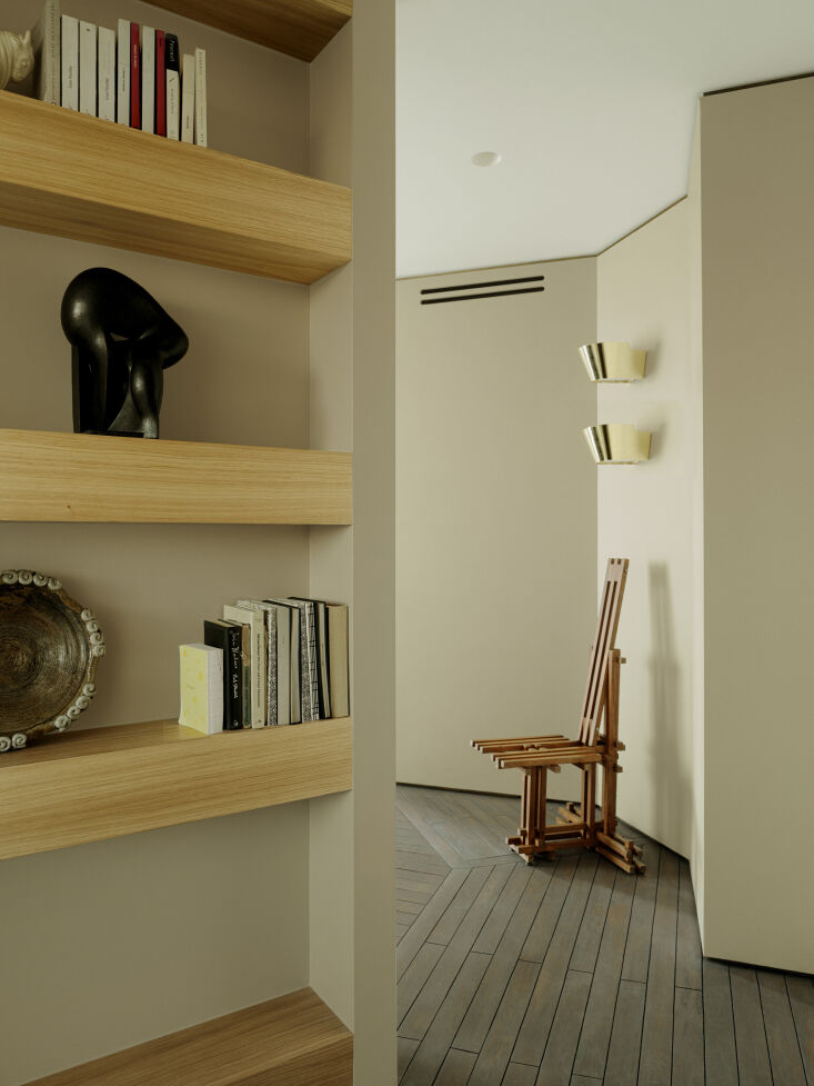 integrated oak shelving in the entryway displays a a pierre martinon untitled i 22