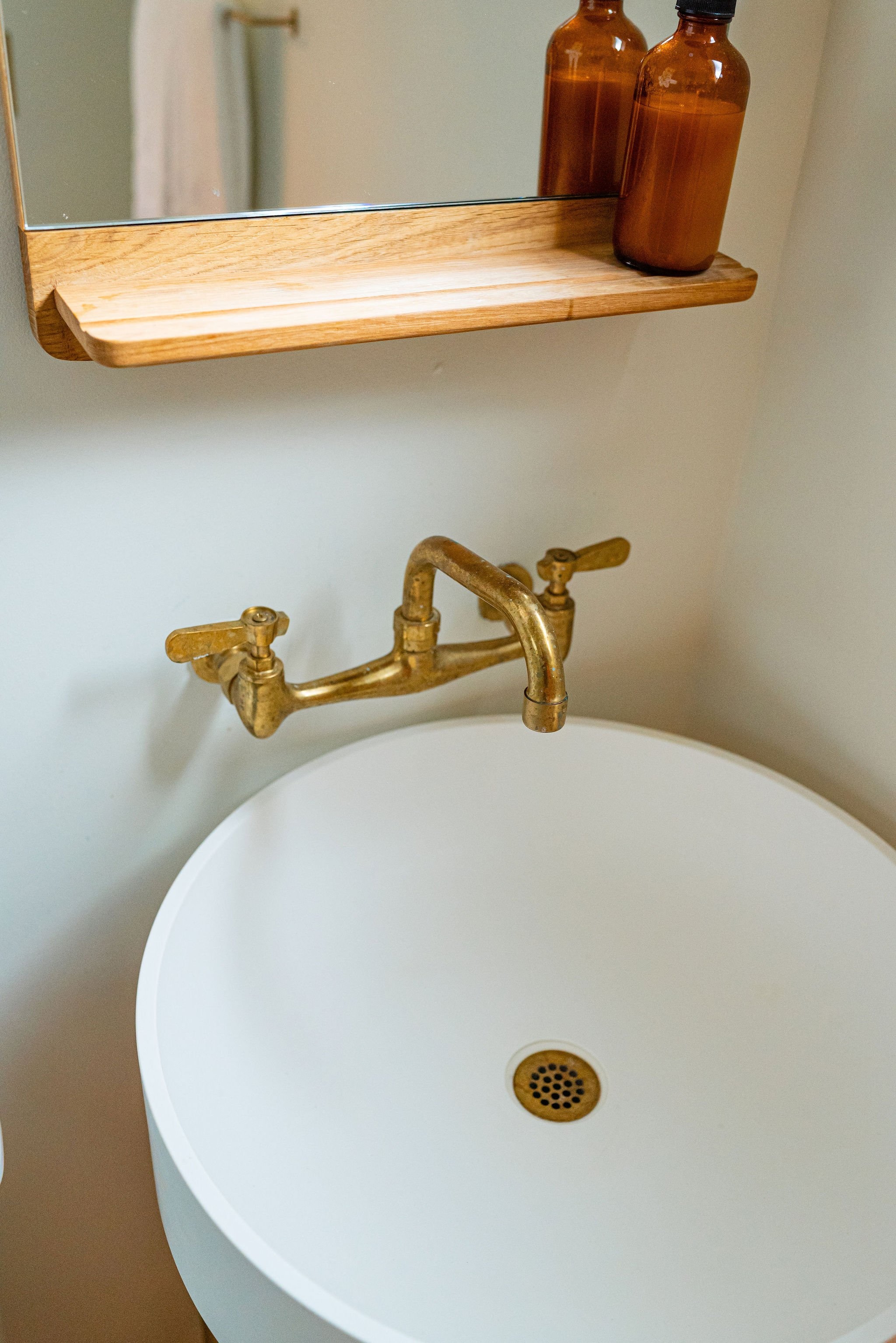 the bathroom&#8\2\17;s bridge faucets in unlacquered brass were sourced fro 26