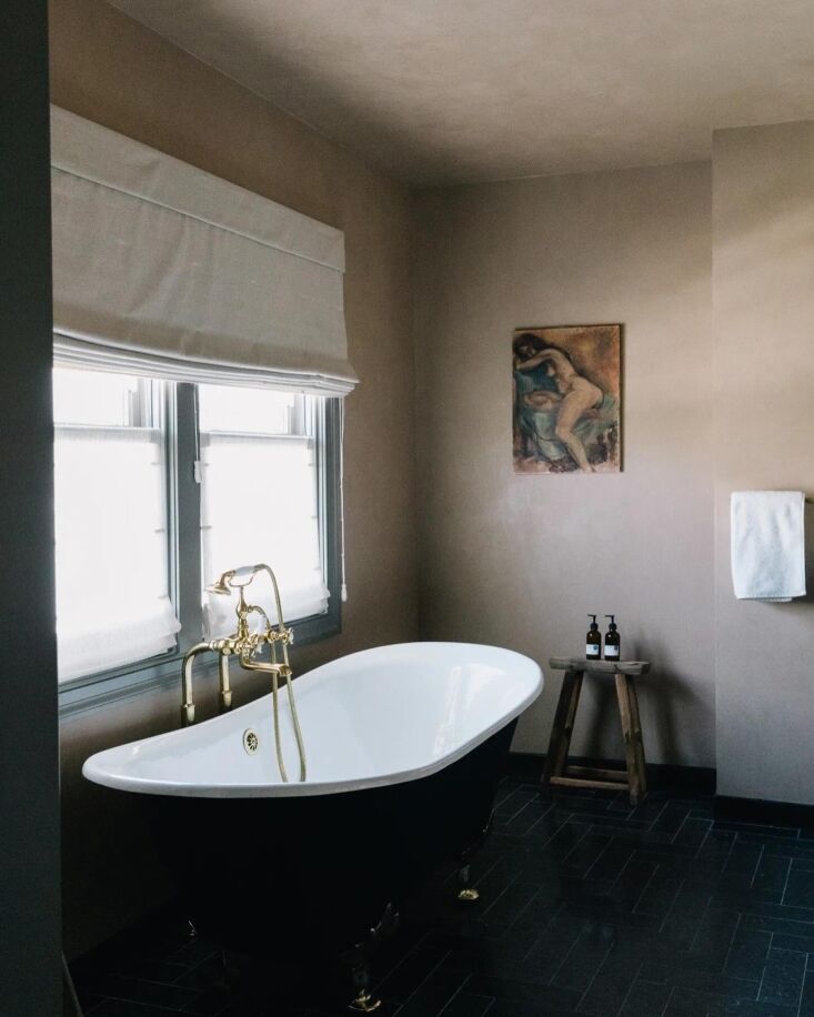 a cast iron clawfoot tub and freestanding brass faucet in the king suite along 22