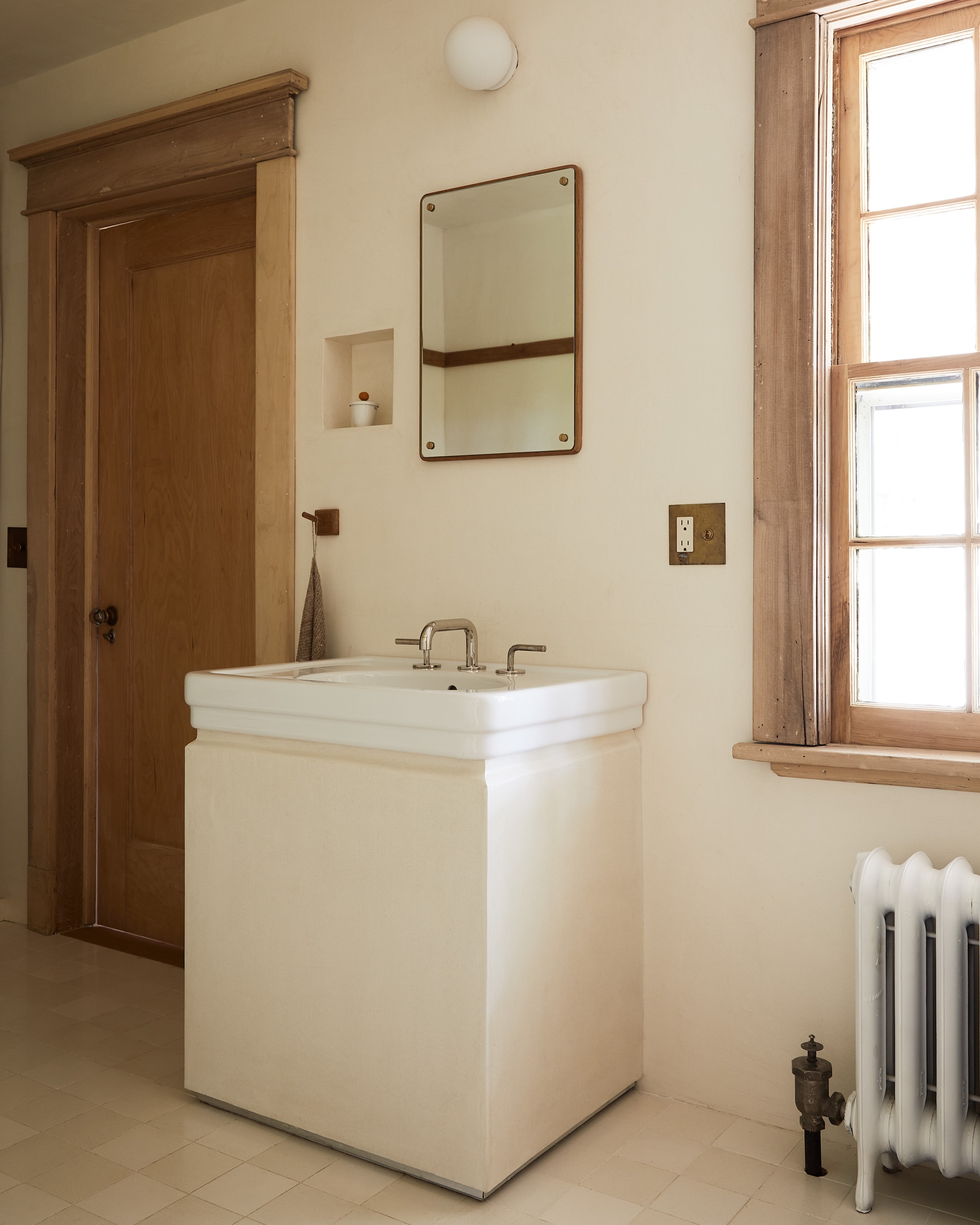 the family bath is the only upstairs room that tbo overhauled (scroll down for  31