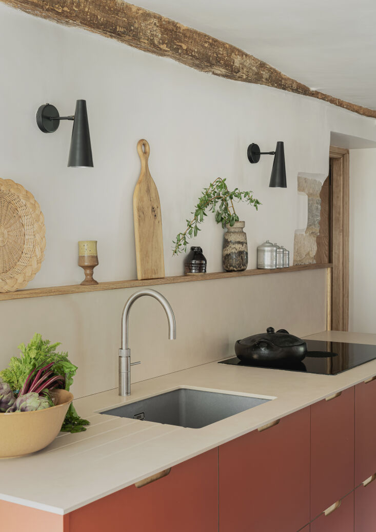 the pale beige neolith sintered stone counter features an integrated fisher &am 21