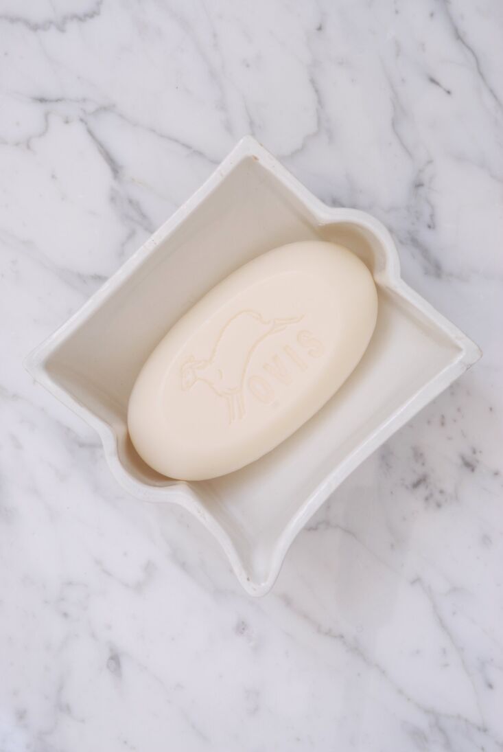 who wouldn&#8\2\17;t love to receive a vintage soap dish paired with a pret 25