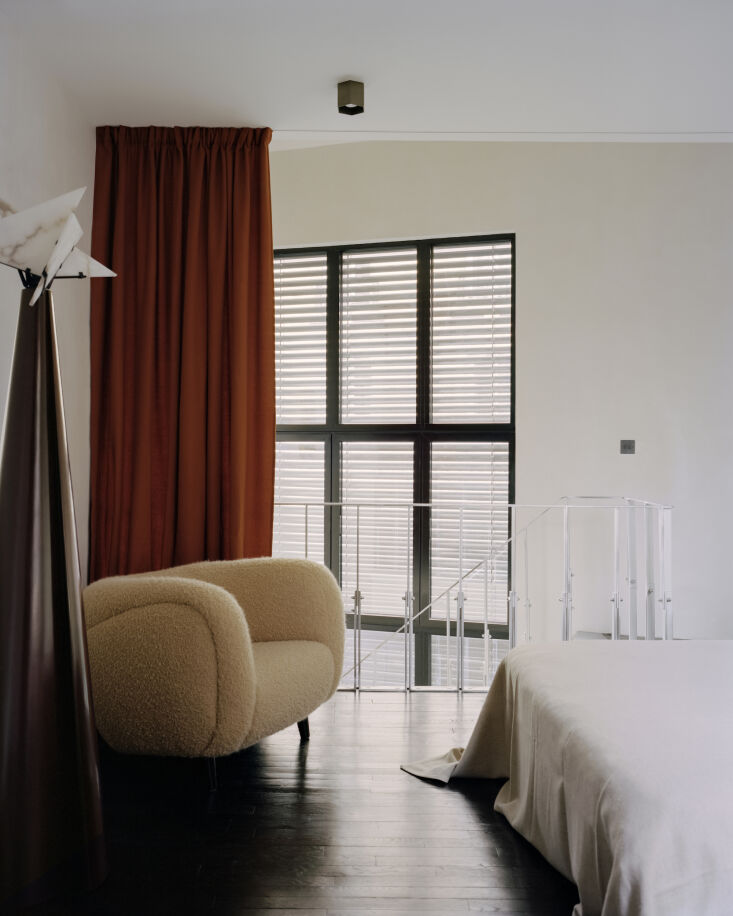 the bedroom at the top floor is enclosed with leliévre curtains. it&#8 24