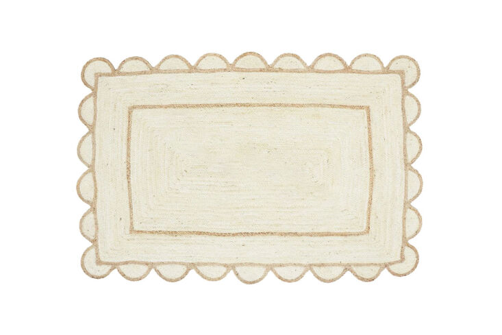 the scallop edge jute rug is from dhurrie world; shown here is the natural jute 29