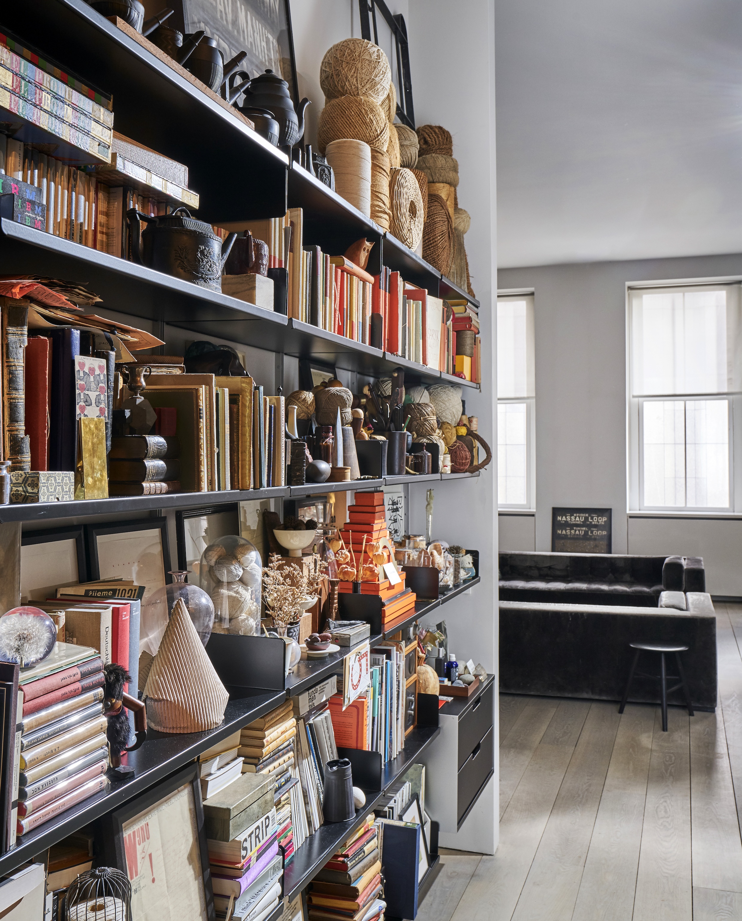 the shelves are, not surprisingly, every designer&#8\2\17;s dream: vitsoe&a 18