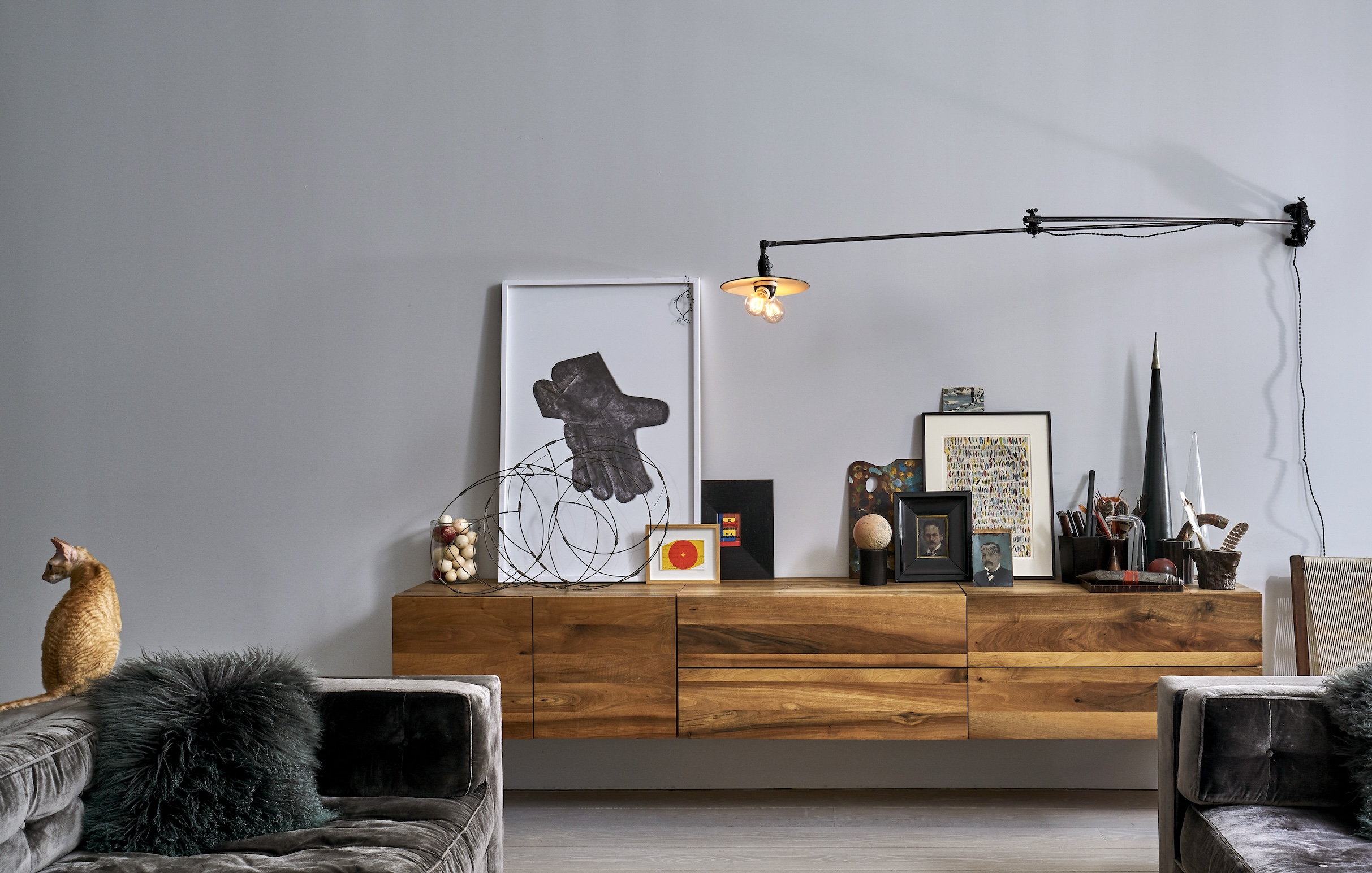 a wooden hanging wall unit, from german line e\15, serves as another surface fo 20